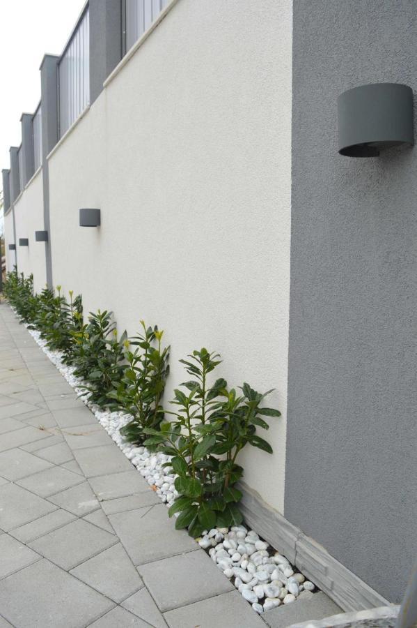 Vila Zara Nin Luaran gambar